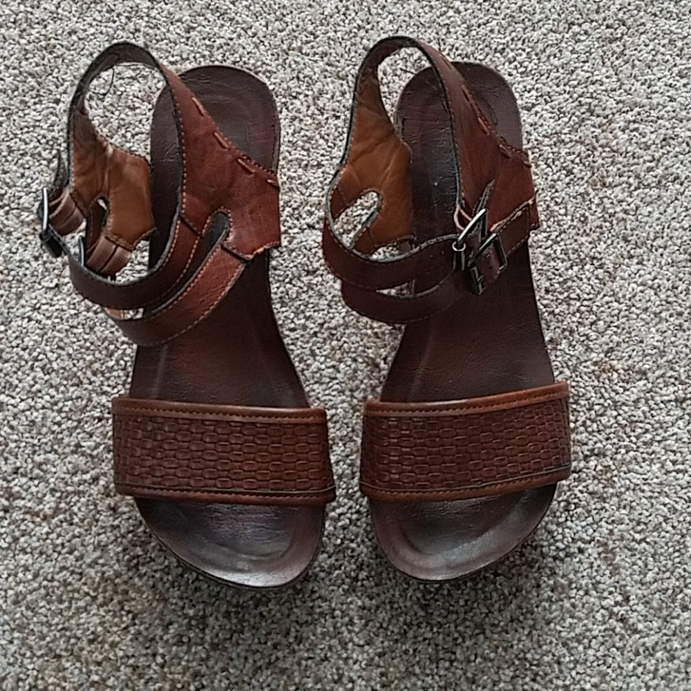 Pierre Dumas wedges, size 8